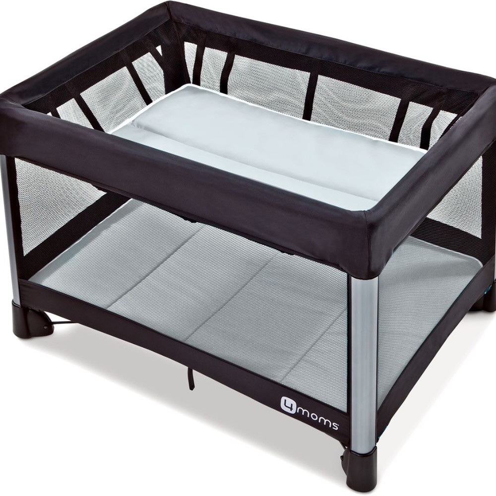 4moms Breeze Playard 2017 no bottom mattress